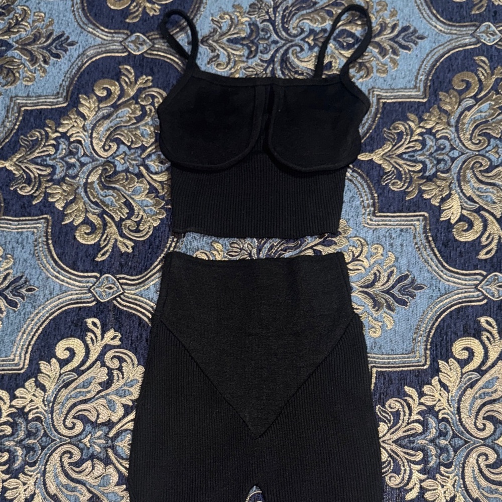 Elegant Black Women's Ribbed Two-Piece Set - Picture 6 of 6